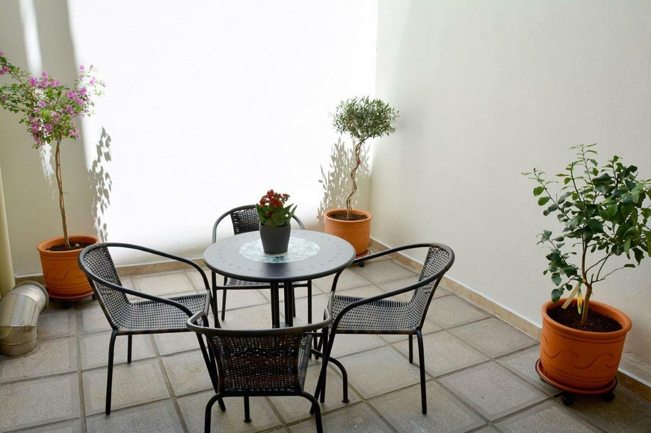 Quiet Urban Studio With Private Backyard Salonic Exterior foto