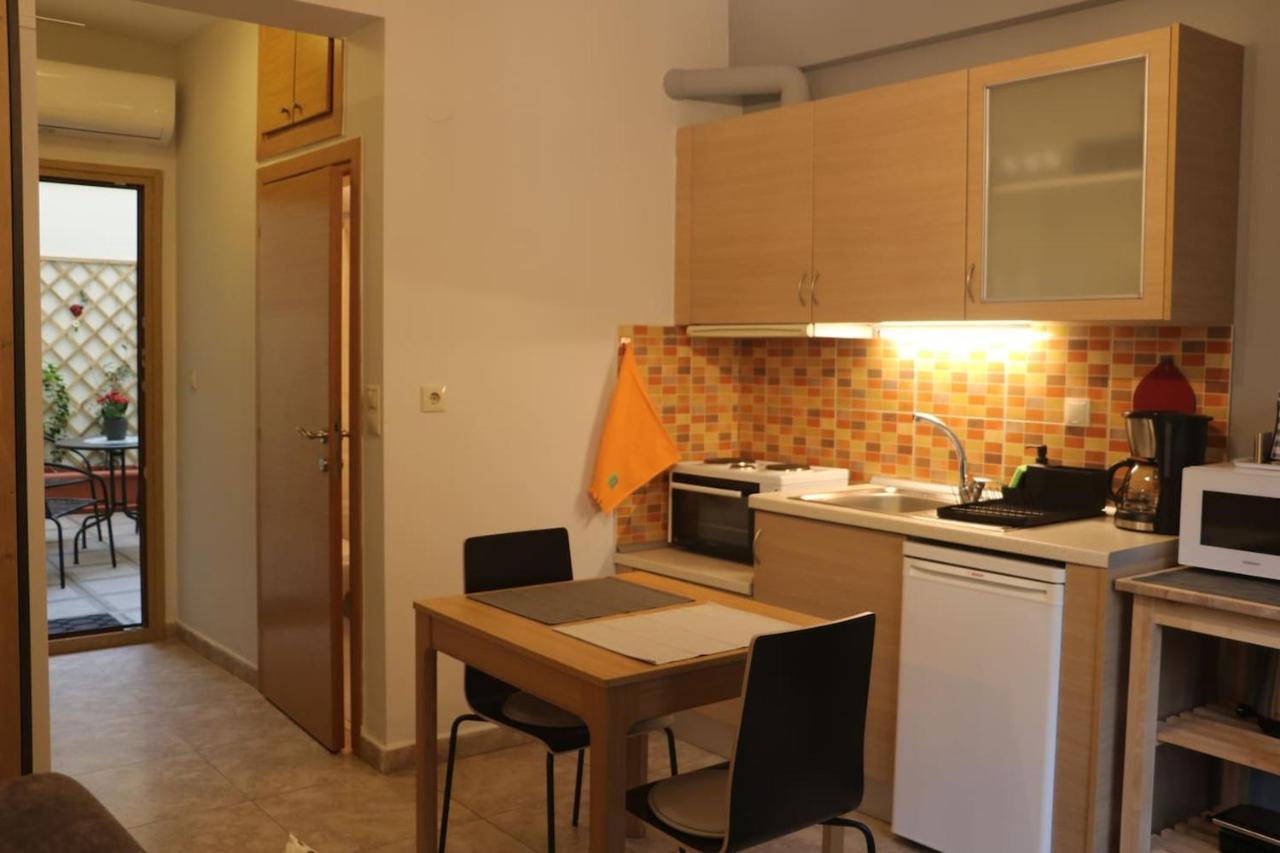 Quiet Urban Studio With Private Backyard Salonic Exterior foto